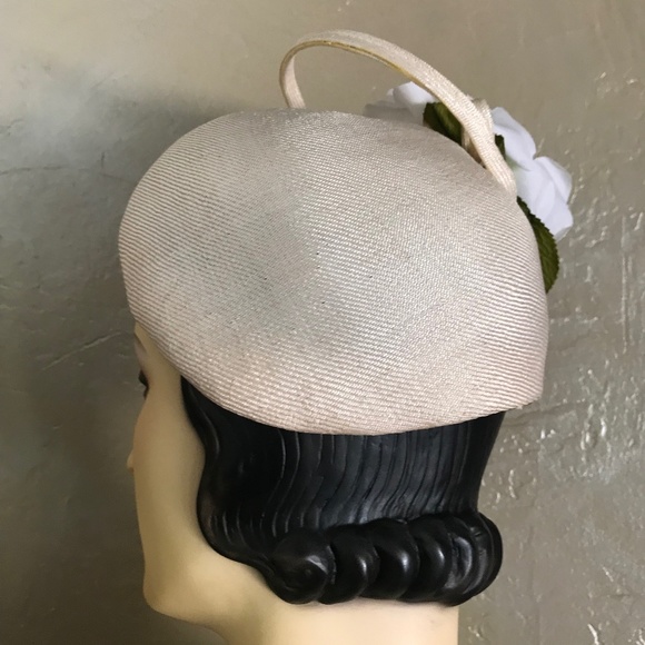 EXQUISITE FAMOUS DESIGNER 1960s' COUTURE CREAM STRAW HAT - FABRIC ROSES & LOOPS - Picture 8 of 14